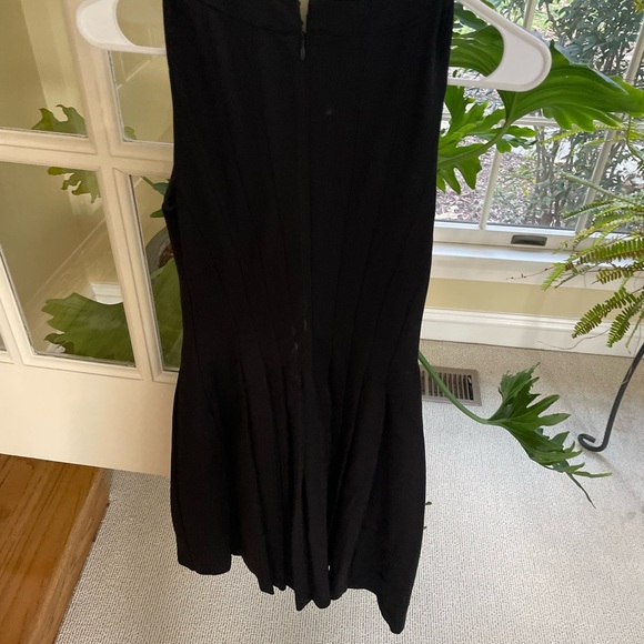 🌿White House Black Market black cocktail pleated dress - size 00🌿 - Picture 3 of 7